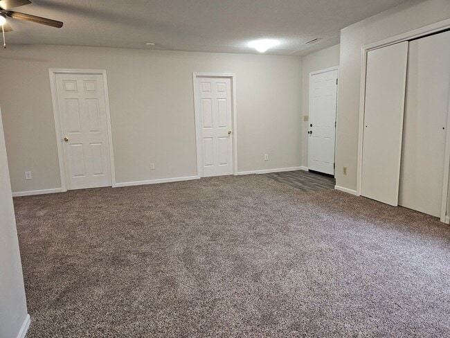 Photo - NE 3 bedroom 1 bath, no stairs, 2 stall garage. Near Hyvee