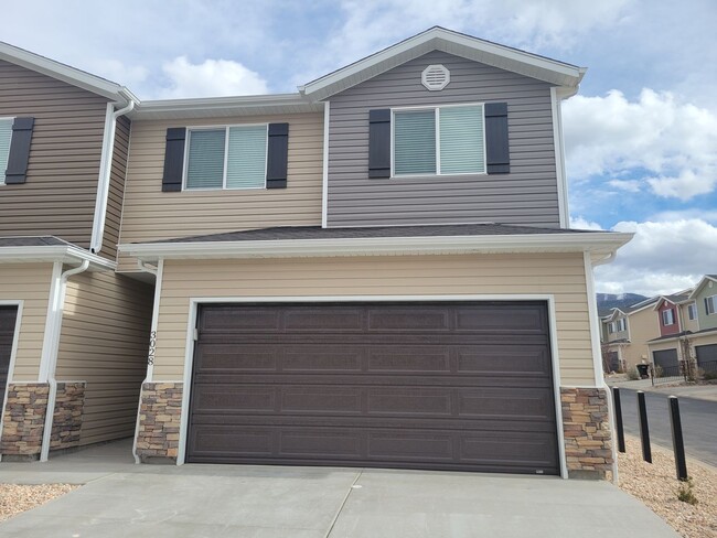 Building Photo - Cedar City 3 bed | 2 Bath | 2 Car Townhome