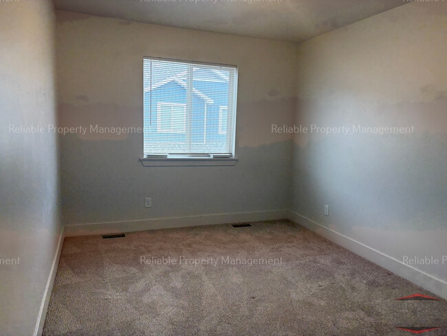 Photo - 140 S Emery Ln
