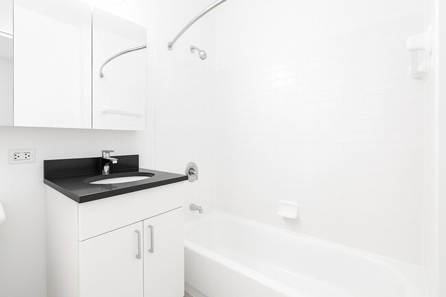 Photo - 504 W 55th St