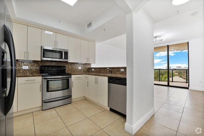 Building Photo - 2301 SW 27th Ave Unit 602 Rental
