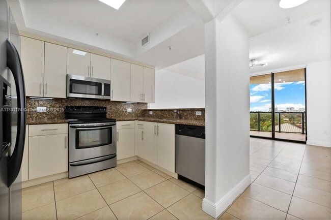 Building Photo - 2301 SW 27th Ave Unit 602 Rental