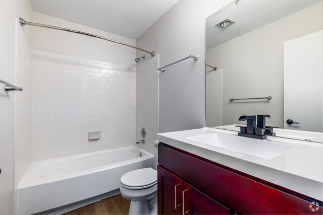 3BR, 2BA - 1,423SF - Bathroom - Payne Hill