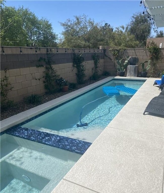 Building Photo - Beautiful Single-Story Home with Pool & Private Backyard Oasis