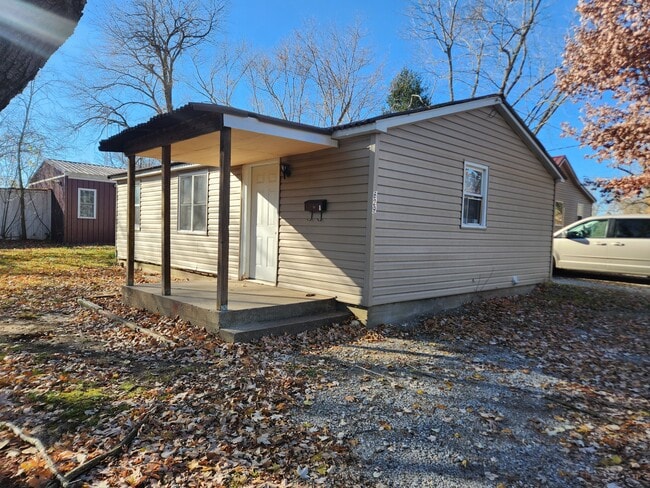 Photo - 629 Maple St