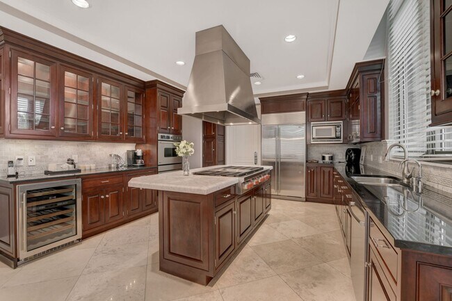 BEAUTIFUL HIGH RISE! - BEAUTIFUL HIGH RISE! Condo
