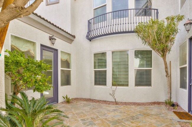 Photo - Beautiful 4Bd, 4Bth home in Guard Gated Community near Tivoli Village.