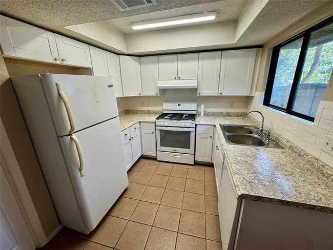 Photo - 1004 Milford Way