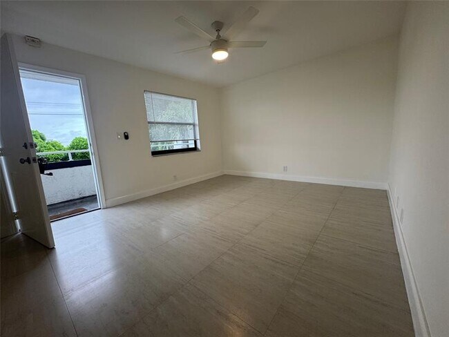 Photo - 607 NE 29th Dr Unit 35