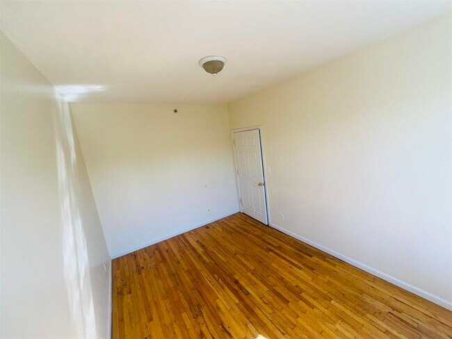 250 S Orange Ave Unit 3