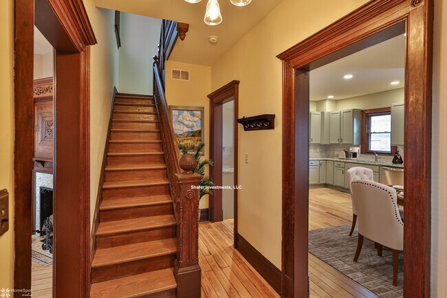 Photo - 1110 Main St