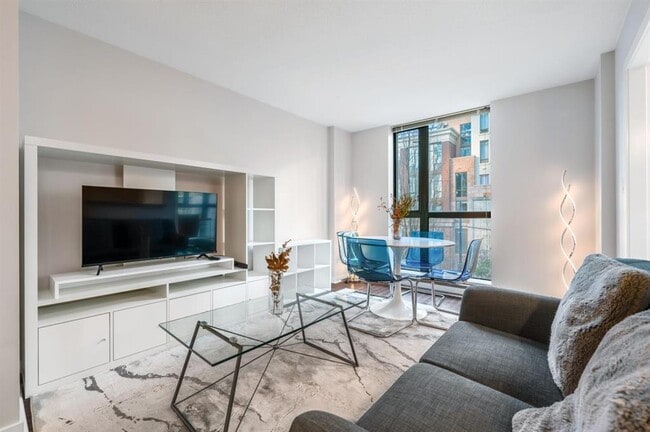 Building Photo - 1295 Richards St Unit 311