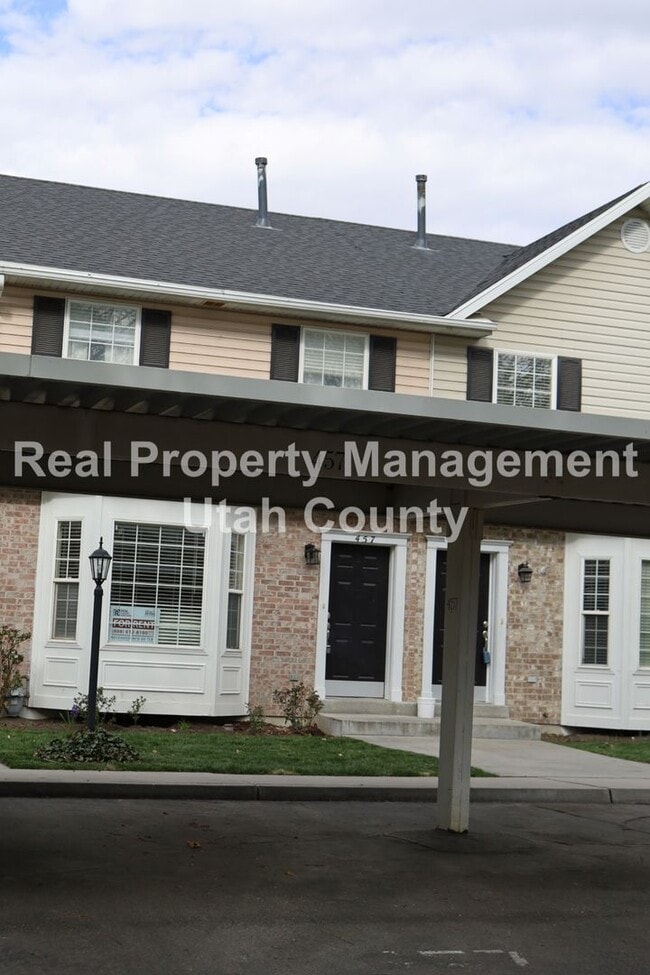Building Photo - Short term Lease! Pet Friendly Townhome