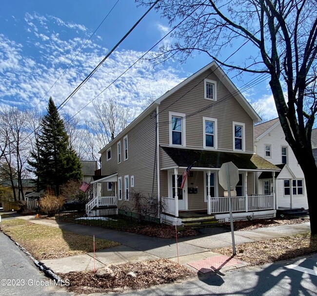 Front/Side View - use front or side doors - 104 Catherine St Unit 1