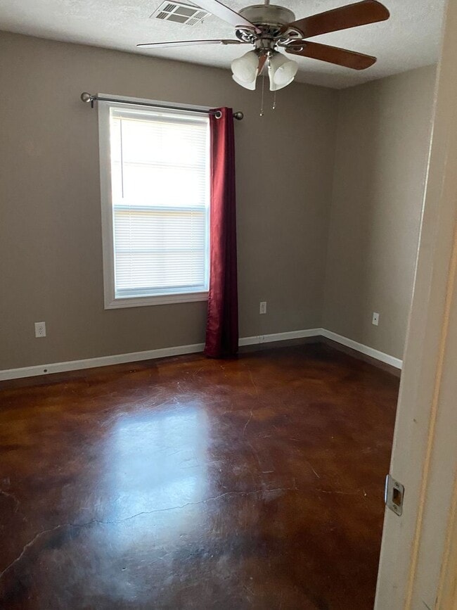 Photo - 2 Bedroom 1 Bath home for lease