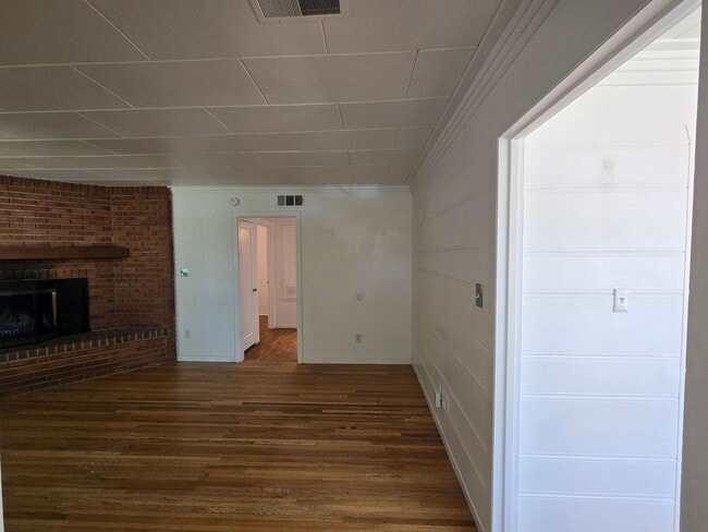 Photo - 607 Avenue G