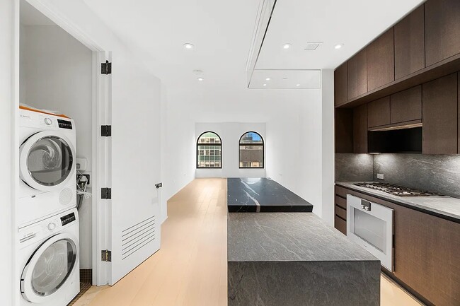 Photo - 130 William St Unit 20E