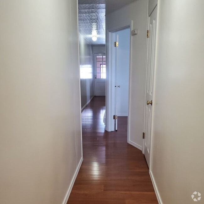 Building Photo - 2 Bedroom up stairs apartment