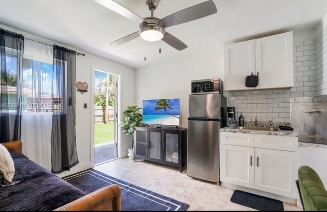 Building Photo - 919 NW 13th St Unit A