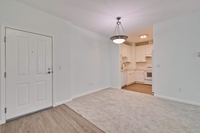 Photo - Excellent 2 Bed 2 Bath Condo - Completely Remodeled! Unit 307