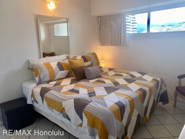 Photo - 1 br, 1 bath House - 2440 Kuhio Ave Apr 803