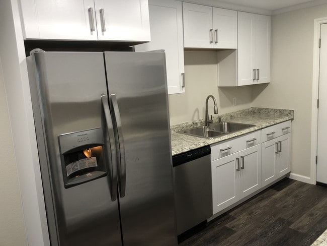 Building Photo - 439 Huston St S Rental