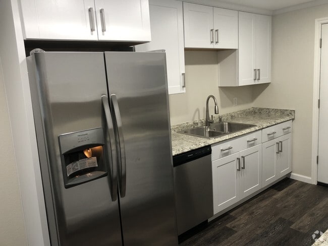 Building Photo - 439 Huston St S Rental
