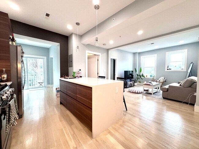 Photo - BROOKLINE 3 BED/2 BATH WITH CENTRAL AIR & IN-UNIT LAUNDRY!