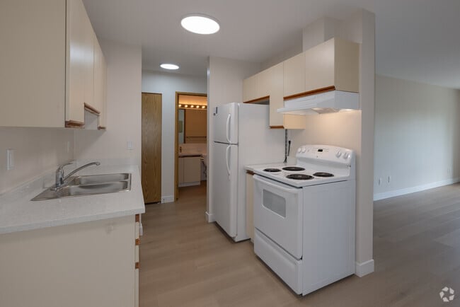 1BR, 1BA - 680SF - Kitchen