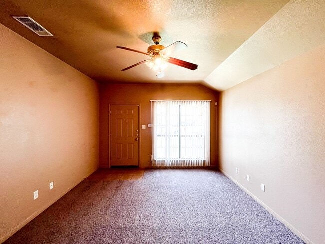 Photo - 1303 Nicholas Cir Unidad A