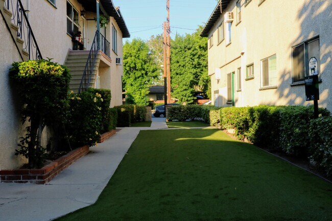 Photo - Coldwater Canyon Apartments