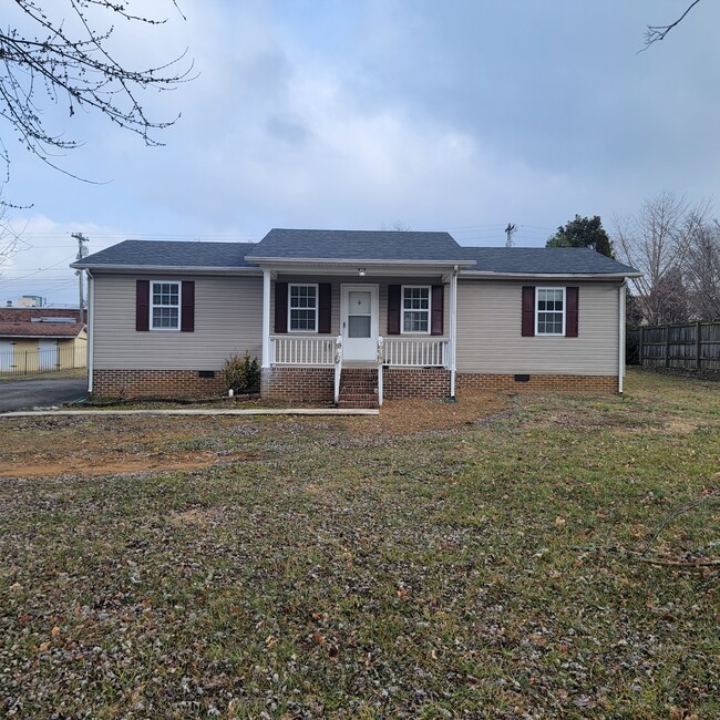 Building Photo - 1616 Linda Ave