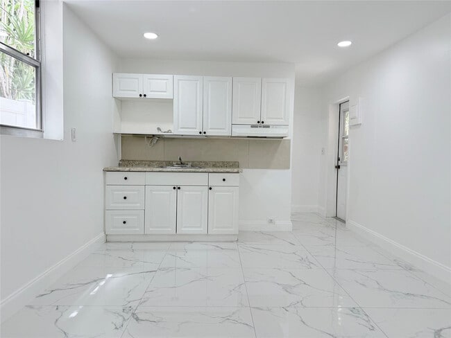 Photo - 1850 Rodman St Unit 4