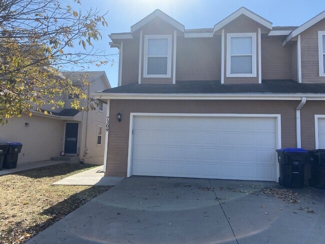 Excellent 3 bedroom with 2.5 bath with a b... - Excellent 3 bedroom with 2.5 bath with a b... House