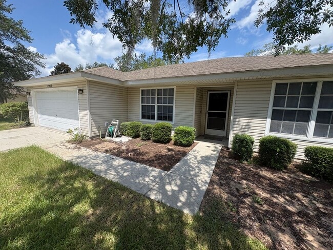 Building Photo - Groves at Baytree, Tavares 3/2 with Screened Back Porch