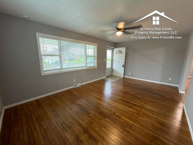 Photo - 607 Crestwood Dr