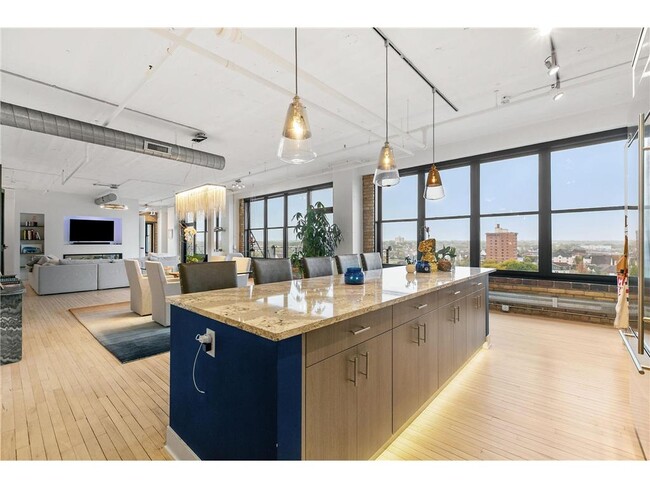 Building Photo - 290 Market St Unit 702