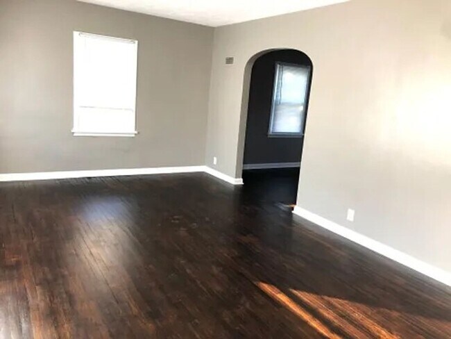 Photo - 3520 Fontenelle Blvd