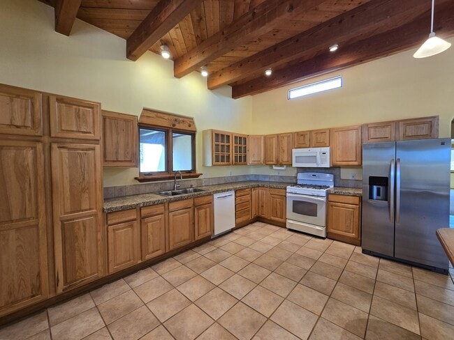 Building Photo - 19 Camerada Rd Rental