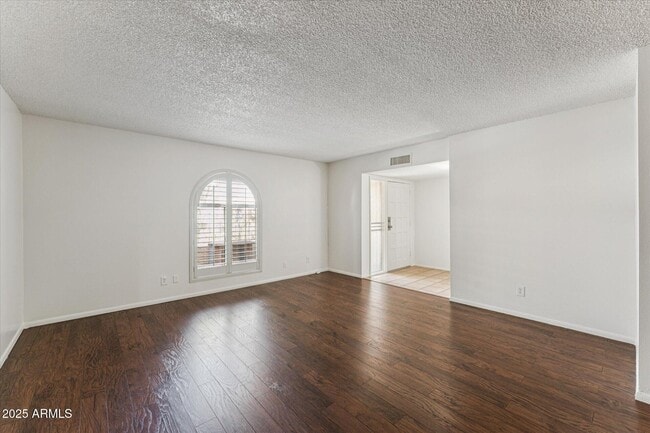 Photo - 516 N Hobson Plaza