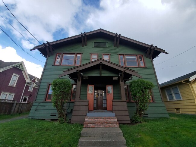 Building Photo - 1427-1427 D St Unit 1423 D [PRM: Andrew]