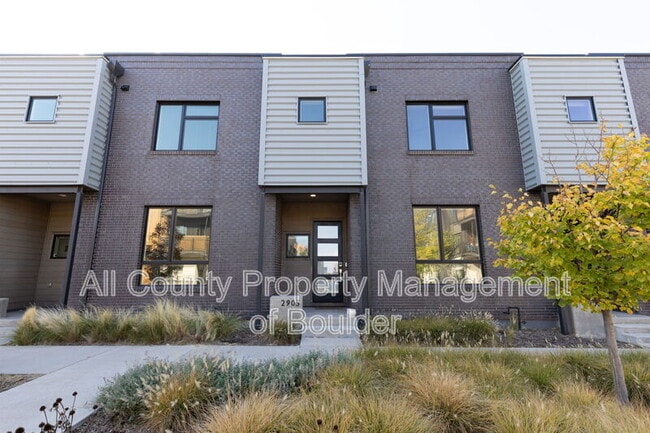 Photo - 2905 32nd St