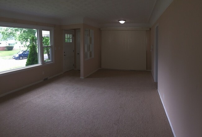 Photo - Charming ranch in wonderful neighborhood