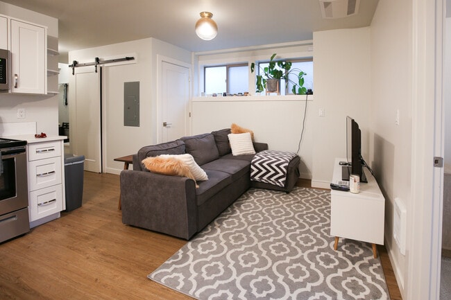 Building Photo - 2618 SE 51st Ave Unit B