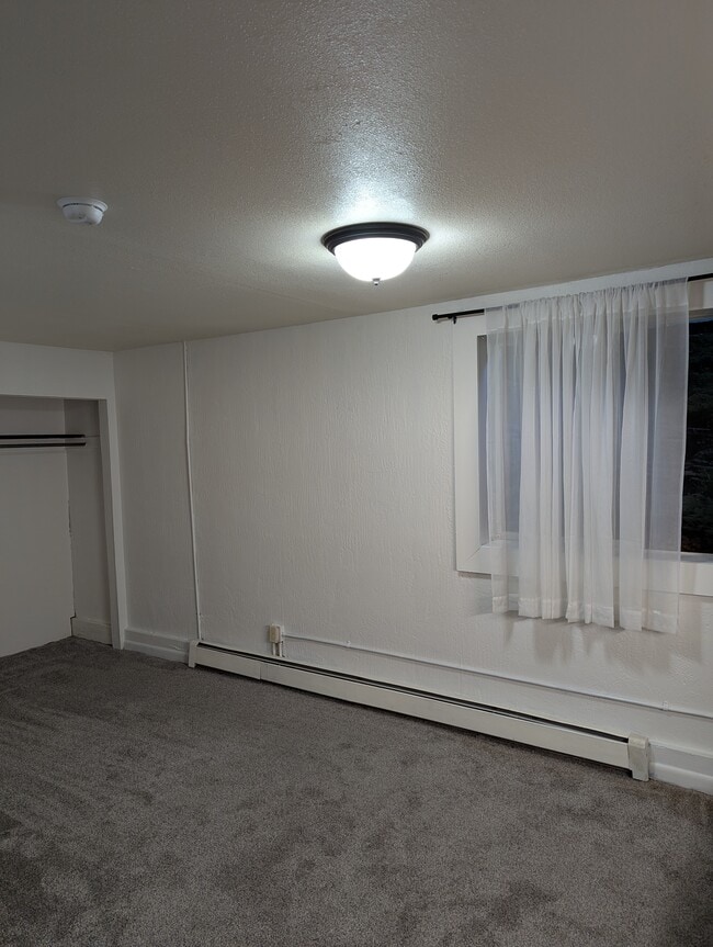 Bedroom area - 875 N 15th St Unit 0