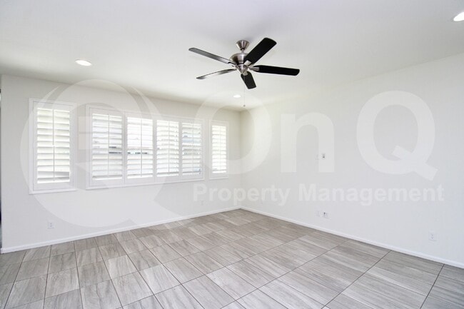 Photo - 231 E Wisteria Dr