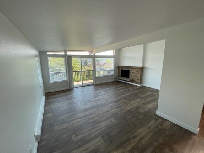 Building Photo - 3459 23rd Ave W Unit 3459