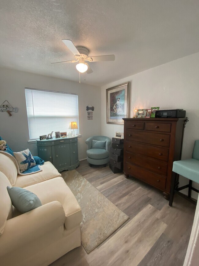 Photo - 2417 N Oleander Ave