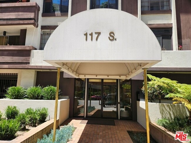 Building Photo - 117 S Doheny Dr Unit 313 Rental