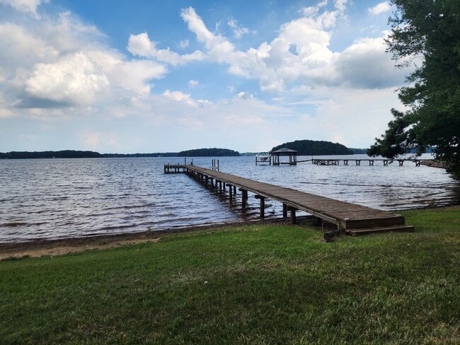 Building Photo - Fully Furnished Lakefront Home